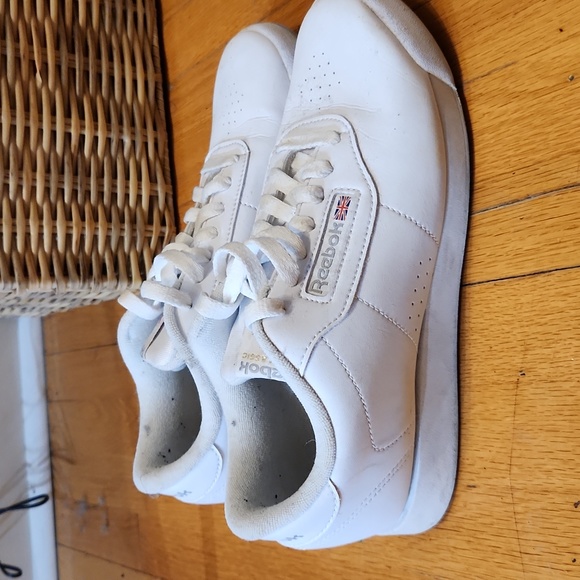 Shoes - Picture 2 of 4